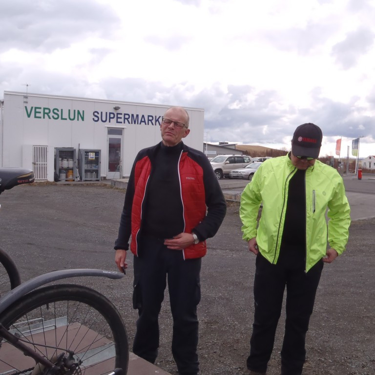 Fararstjórar stilla upp fyrir myndatöku