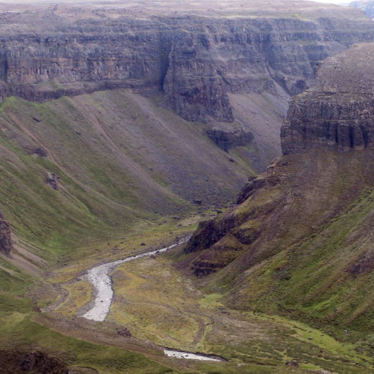 Horft inn í Hraunþúfugil