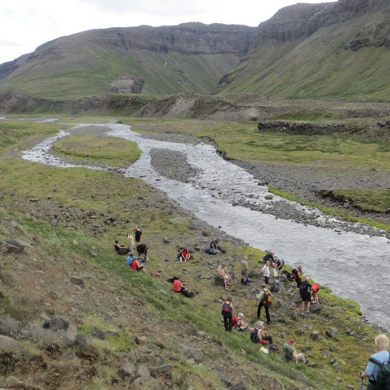 Handan ár er Hraunþúfutanginn