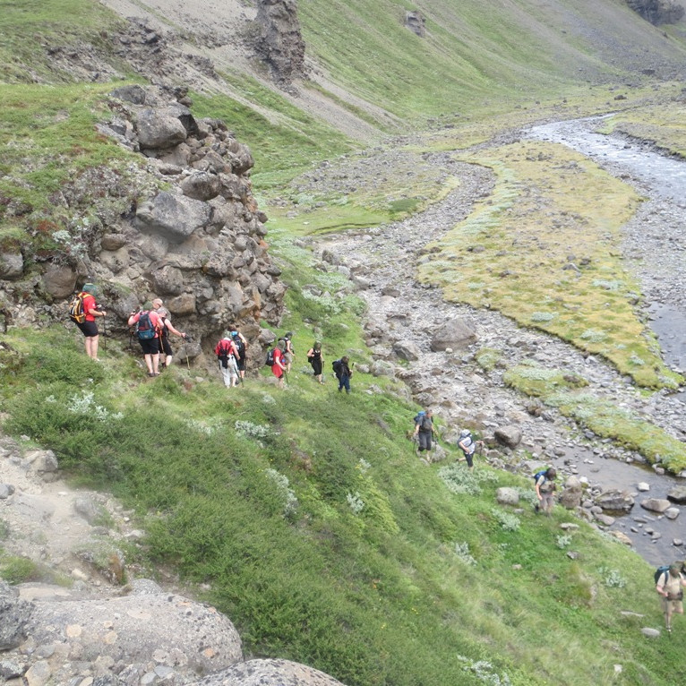 Gengið niður af Hraunþúfutanga