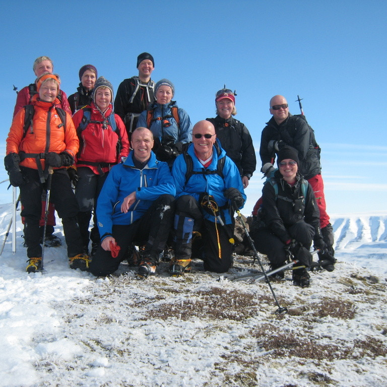 Hópurin: a.r. Guðbjörg, Jónína, Einar, Elfa, Arnheiður og Haukkur.  f.r. Lína, Una, Viðar, Ragnar og Hrefna