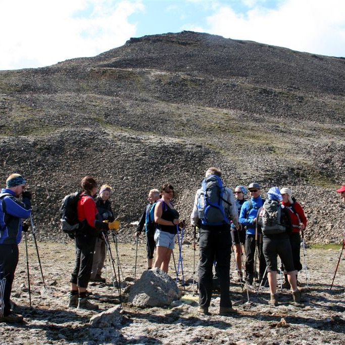 Bera saman bækur sínar, Kaldbakur í baksýn