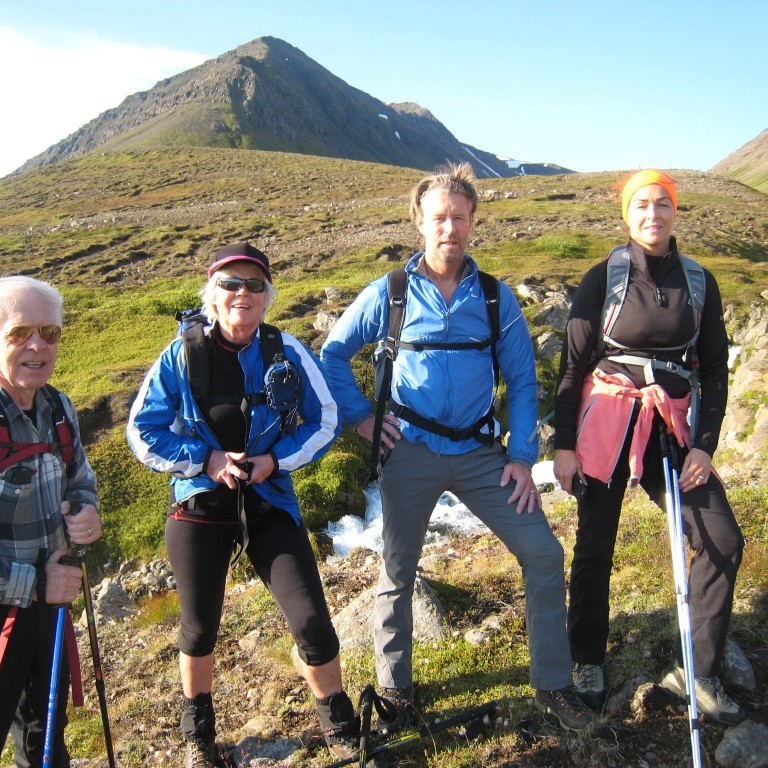 Í mynni Sauðadals í upphafi ferðar á Kerahnjúk, Sauðahnjúkar í baksýn. Frá vinstri: Bjarki, Elín, Magnús og Harpa