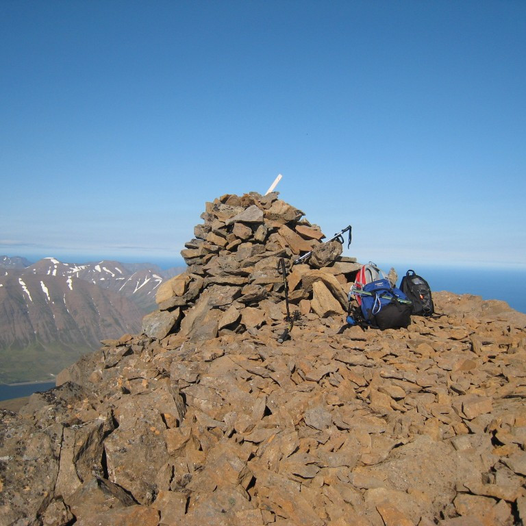 Varðan á toppnum á Keranum