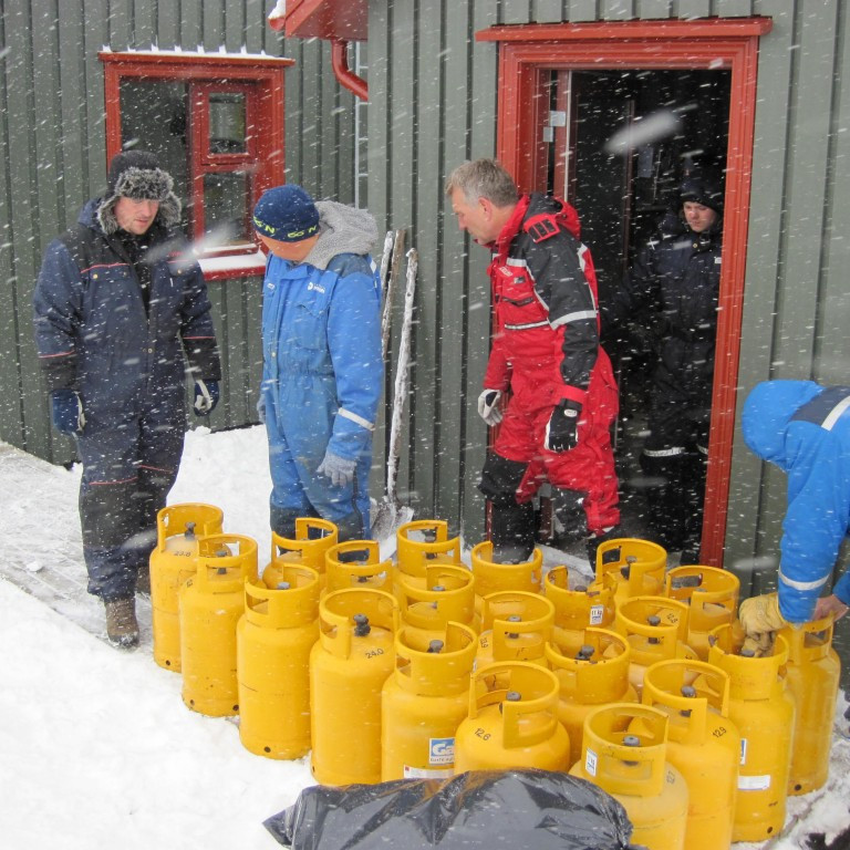 Tómir gaskútar á leið í bæinn