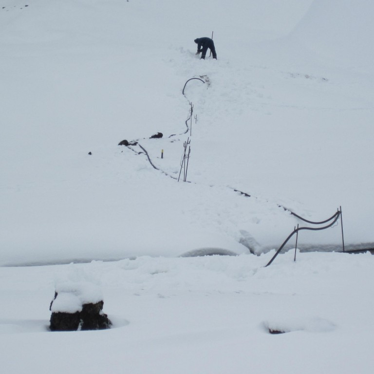 Neðsti hluti vatnsleiðslu grafinn upp
