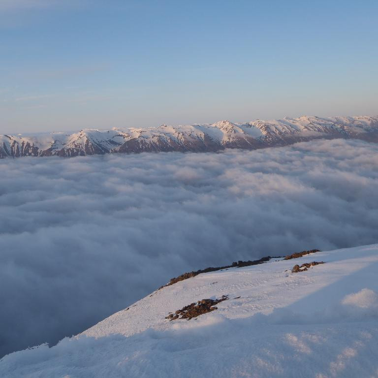 Eyjafjörðurinn  að fyllast af þoku