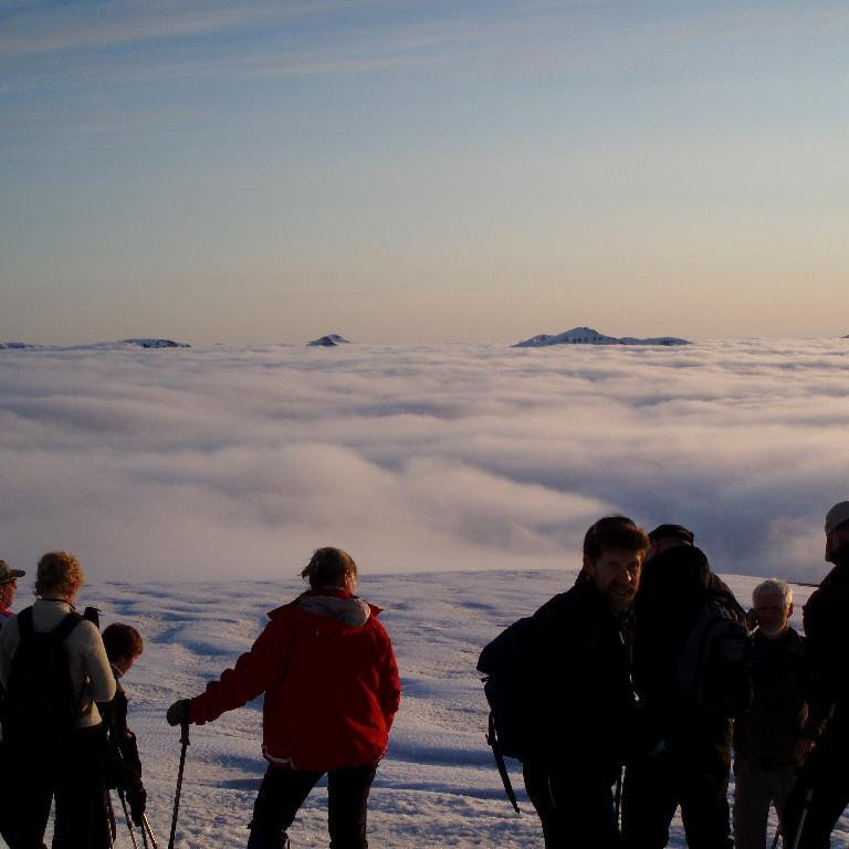 Fjallatindar til vesturs