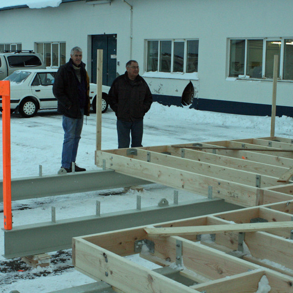 Haukur Ívarsson og Hilmar Antonsson hjá undirstöðum Nýja-Lamba.