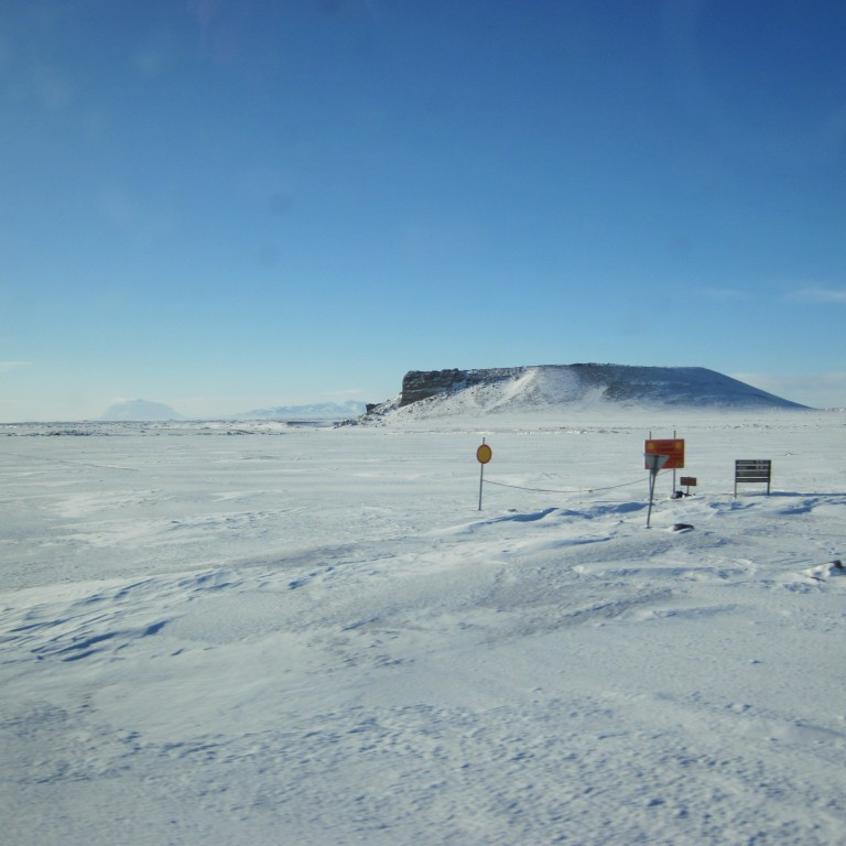 Allt lokað við Hrossaborg og ekki smuga að á að fara þar upp