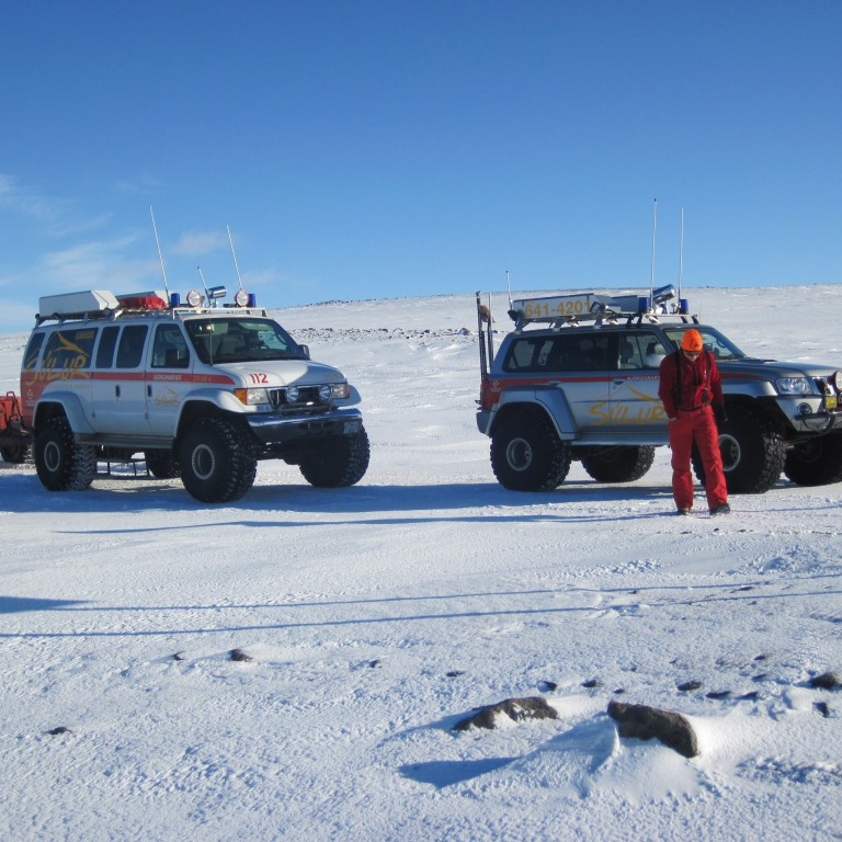 Komnir út af vegi og þá er að hleypa lofti úr dekkjum