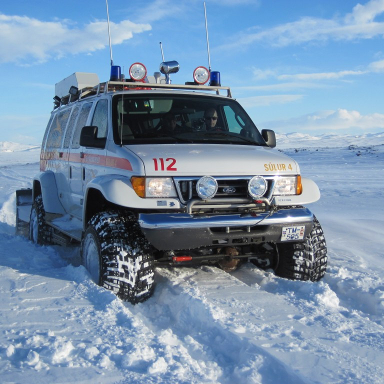 Nú er bras ömurlegur snjór sem tróðst ekki bar spól en allt hafðist þetta með þolinmæðinni
