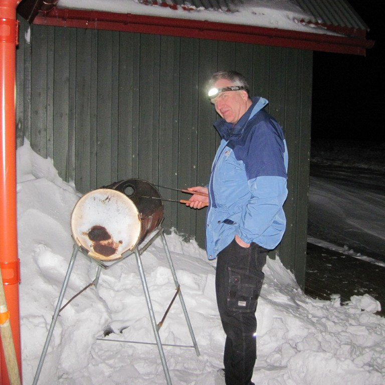 Grímur Laxdal sá um að grilla