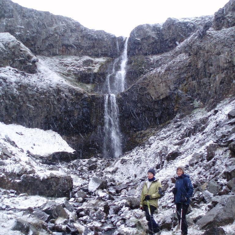 Foss í Hrappstaðaá Þórhalla og Kristín