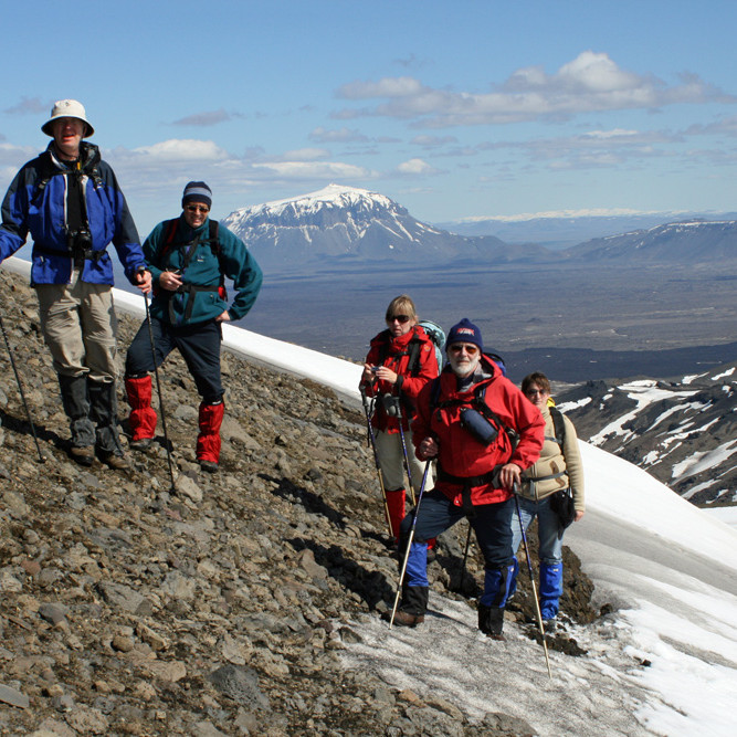 Á leið norður austurbarm Öskju. Horft til Herðubreiðar.