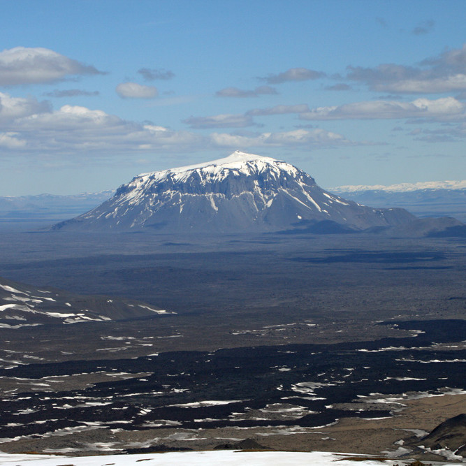 Á austurbarmi Öskju: Herðubreið.
