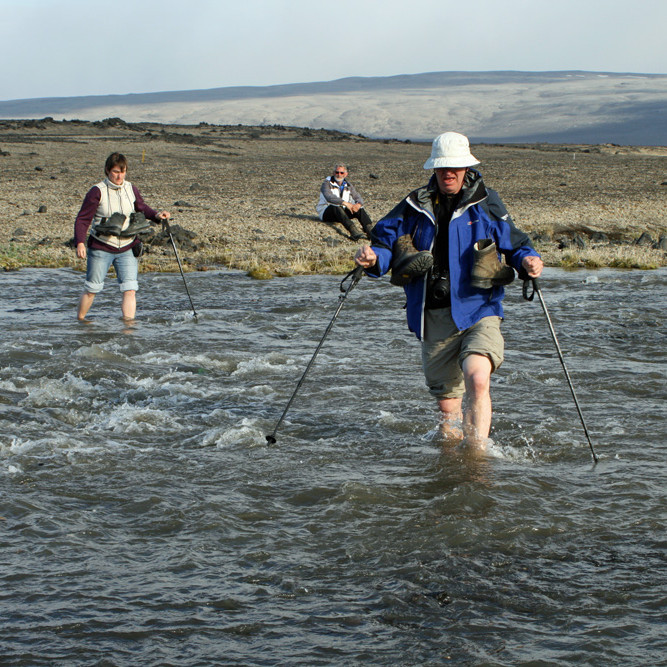 Vaðið yfir ána framan við Nautagil.
