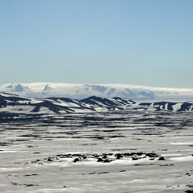 Horft af Jónsskarði suður yfir Öskju til Kverkfjalla.