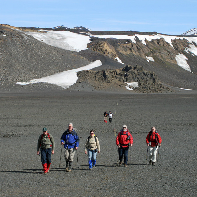 Á leið vestur yfir sandinn undir efra þrepinu á Dyngjufjöllum. Nú var áin hér gjörsamlega vatnslaus.