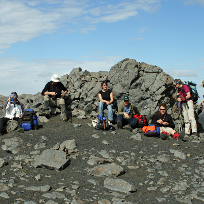 Stutt áning við grjóthrúgals við norðurmynni Dyngjufjalladals.