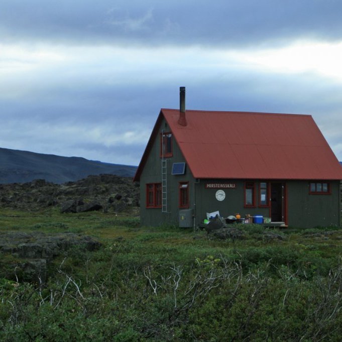 Á leiðinni að Drekagili stoppuðum við hjá Þorsteinsskála í Herðubreiðarlindum