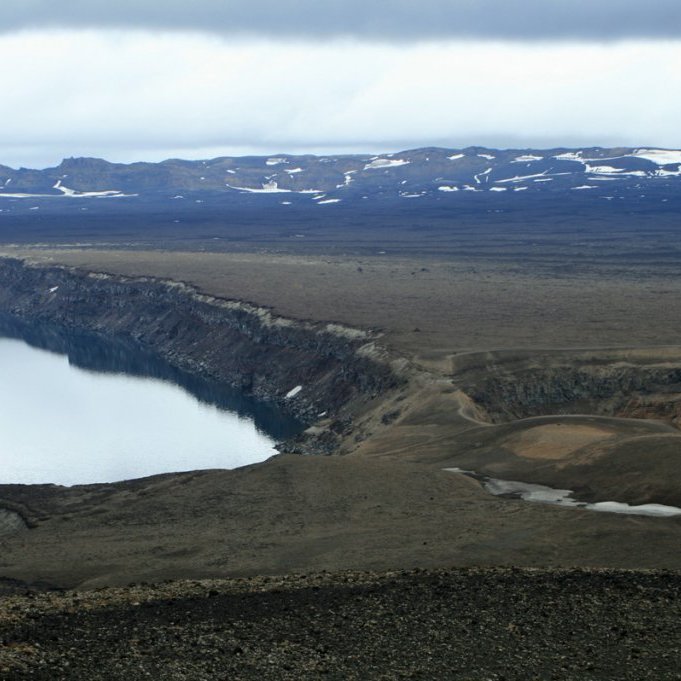 Horft yfir nyrsta hluta Öskjuvatns og Víti