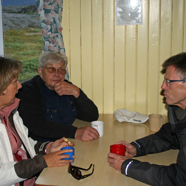 Kvöldhressing í Þorsteinsskála á leið að Drekagili.