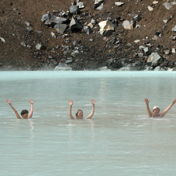 Þrjár hressar konur úr hópnum í Víti.