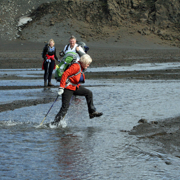 Hér er um að gera að vera nógu fljótur svo að maður blotni ekki í fæturna!!