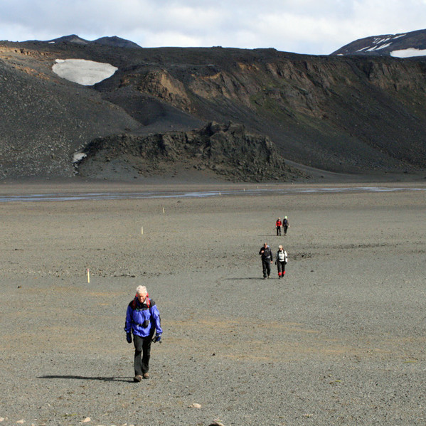 Á sandsléttu undir efra þrepinu norðvestan á Dyngjufjöllum.