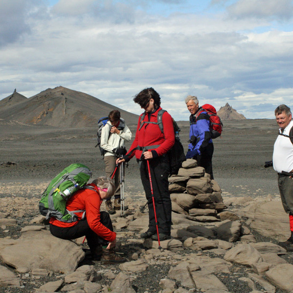 Stutt áning við vörðu norðvestan á Dyngjufjöllum.