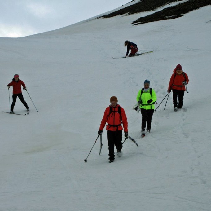 Á leið niður snjóbrekku að Grænafleti