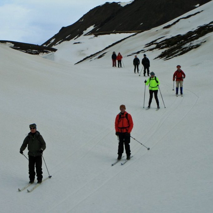 Suðvestur frá Hlíðarfjalli fórum við niður grunnt gil
