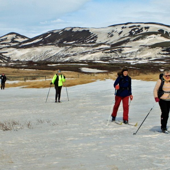 Vestan í flugbrautinni við Reykjahlíð var snjólæna, rétt passleg fyrir gönguskíðin
