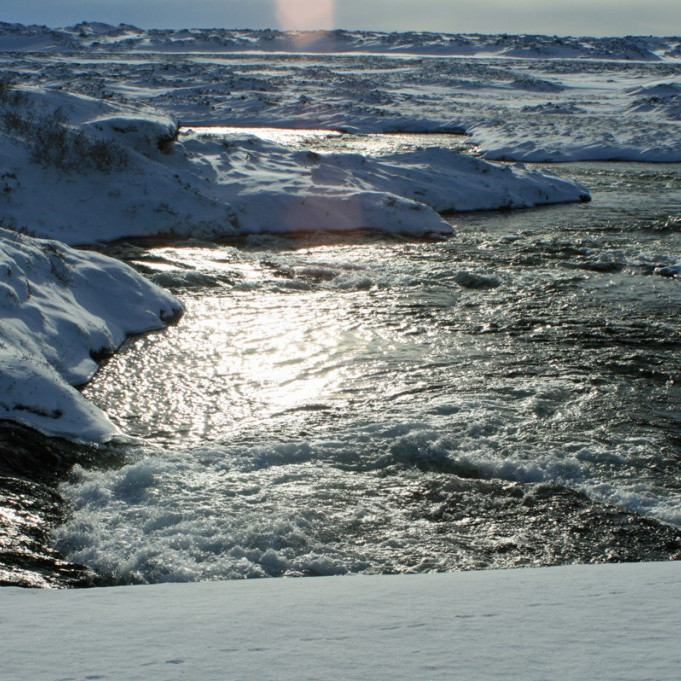 Flúðir í Suðurá. Mikley og Suðurárhraun í baksýn.