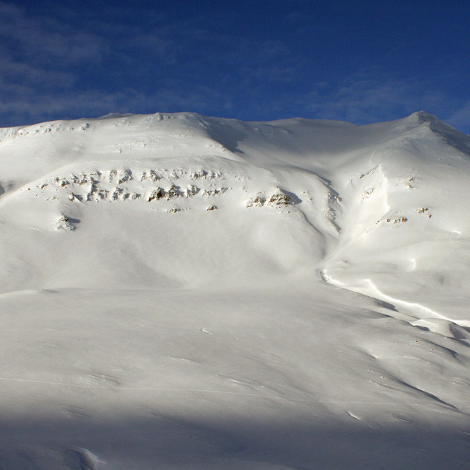 Háurindar við Glerárdal: Fremra-Illagil t.v. og Heimara-Illagil.