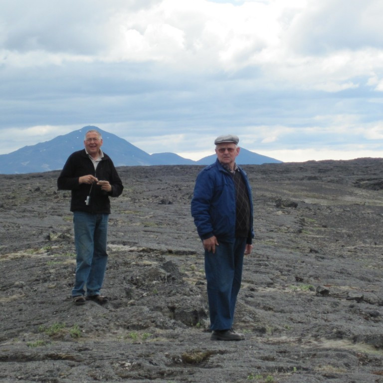 Hilmar og Magnús með Upptyppinga í baksýn