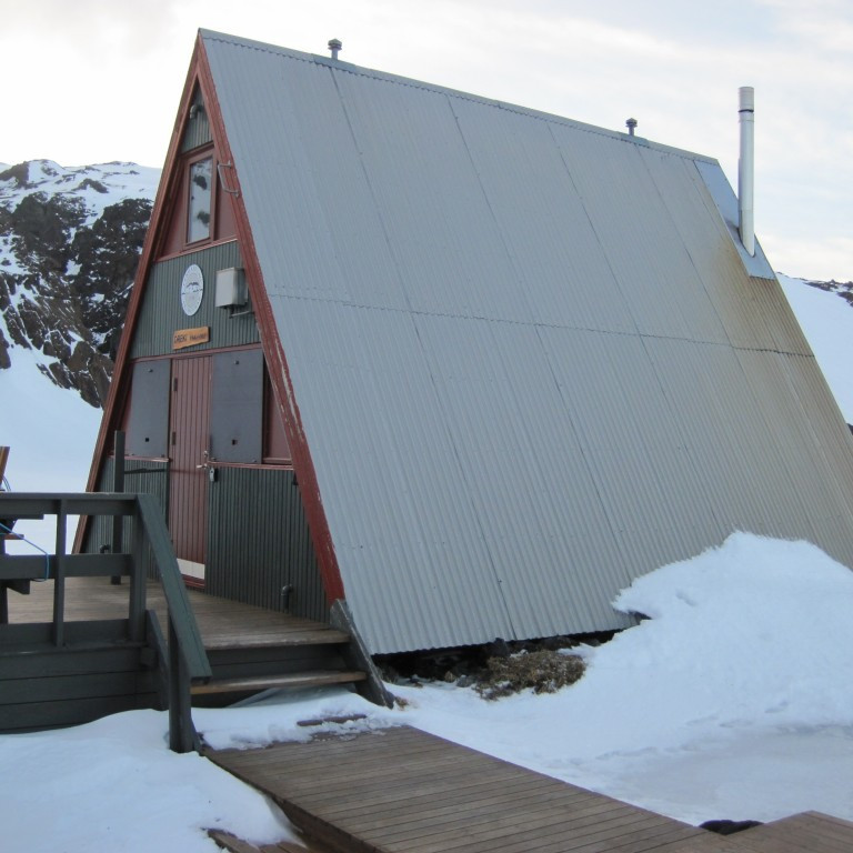 Kominn með nýja glugga og hurð