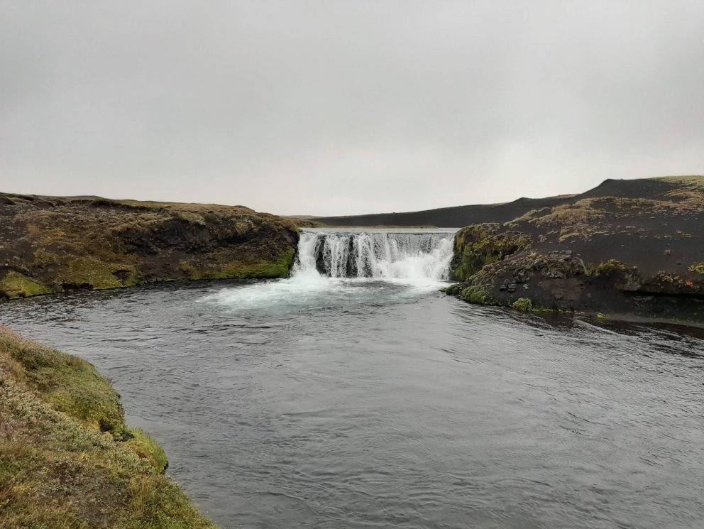 Nafnlaus foss í Aðallæk Krákár - í miðju þvi svæði sem vatnaflutningar hefðu lagt undir sig.