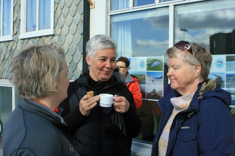 Fararstjórarnir okkar, Þorgerður Sigurðardóttir (t.h.) og Kristín Björnsdóttir.