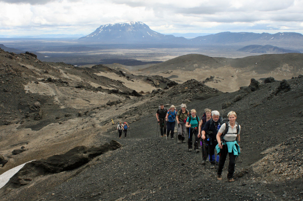 Á leið frá Drekagili vestur yfir Dyngjufjöll í Öskju. Herðubreið í baksýn.