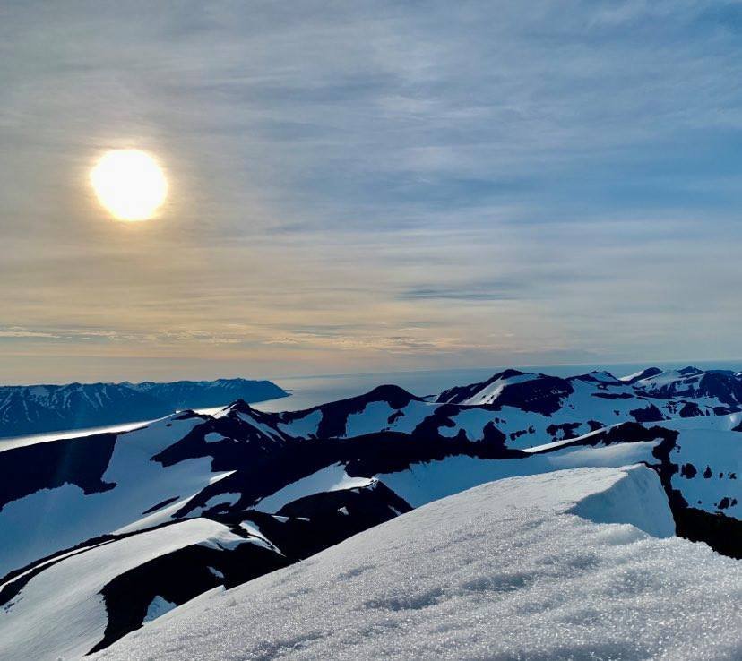 Toppaferð fyrir fjallaskíðafólk 5. júní: Útburðarskálarhnjúkur
