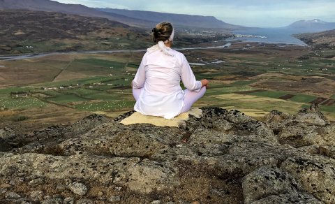 Göngur og jóga fyrir konur 60+