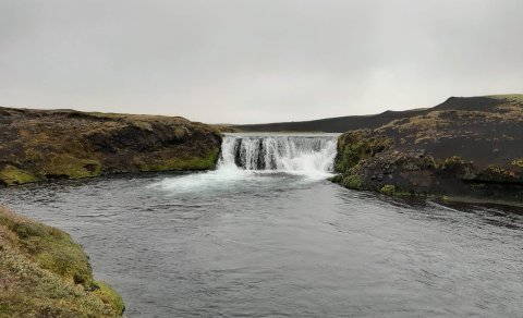 Nafnlaus foss í Aðallæk Krákár - í miðju þvi svæði sem vatnaflutningar hefðu lagt undir sig.