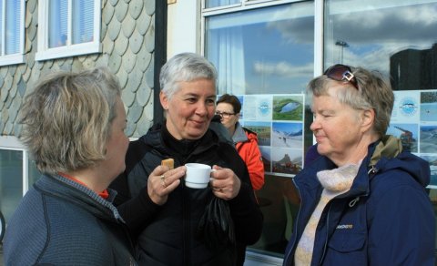 Fararstjórarnir okkar, Þorgerður Sigurðardóttir (t.h.) og Kristín Björnsdóttir.