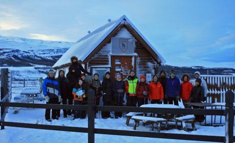 Hópur FFA við Bakkahöllina á Kaupangsbakka.